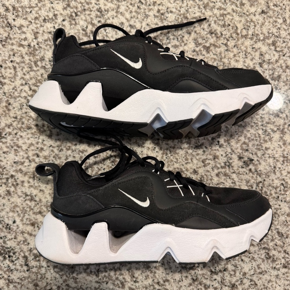 Nike RYZ 365 Women’s Black and White Shoes Size 9.5